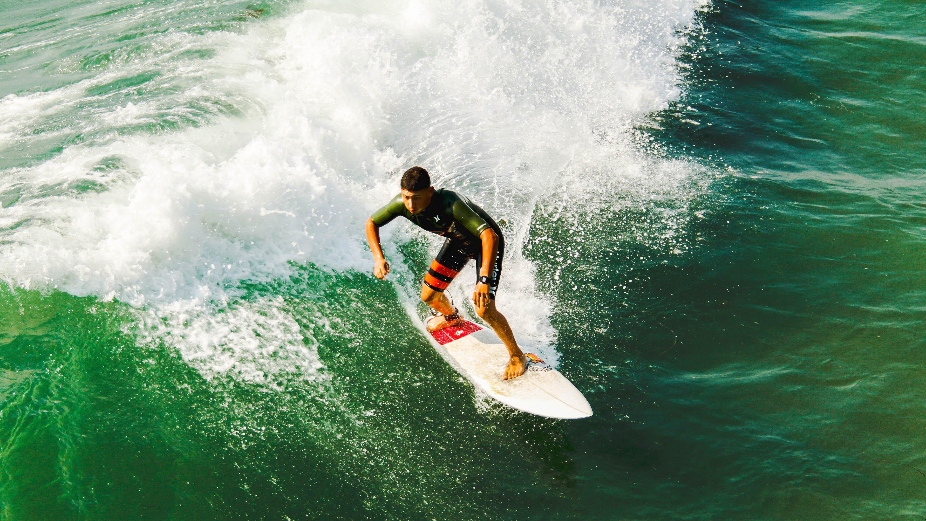 终场哨响,梦想绽放,勇士队逆转夺冠谱写体育传奇