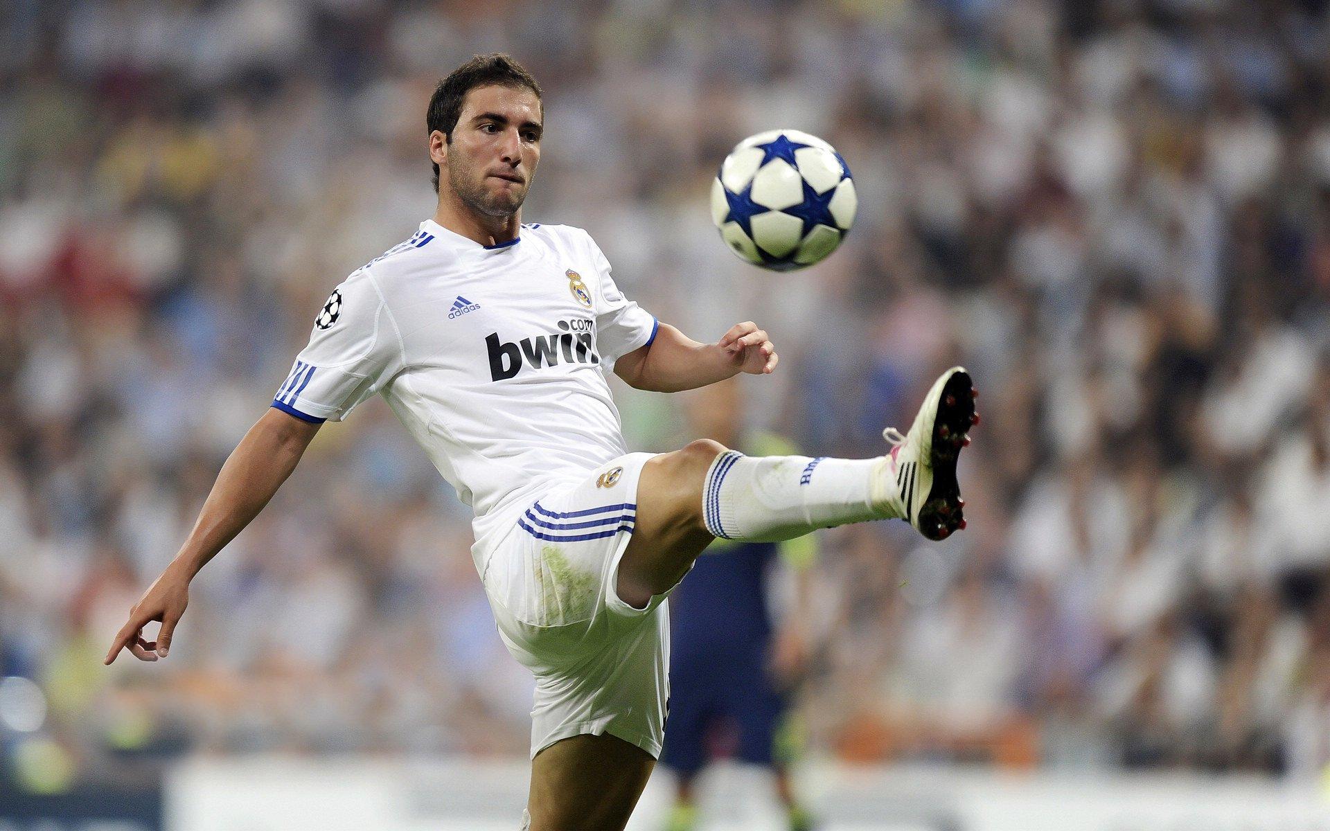 阿森纳外租新星恩瓦内里马赛受训引关注，廷贝尔双胞胎兄弟昆滕意外同框引热议